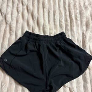 lululemon hotty hot shorts 2.5